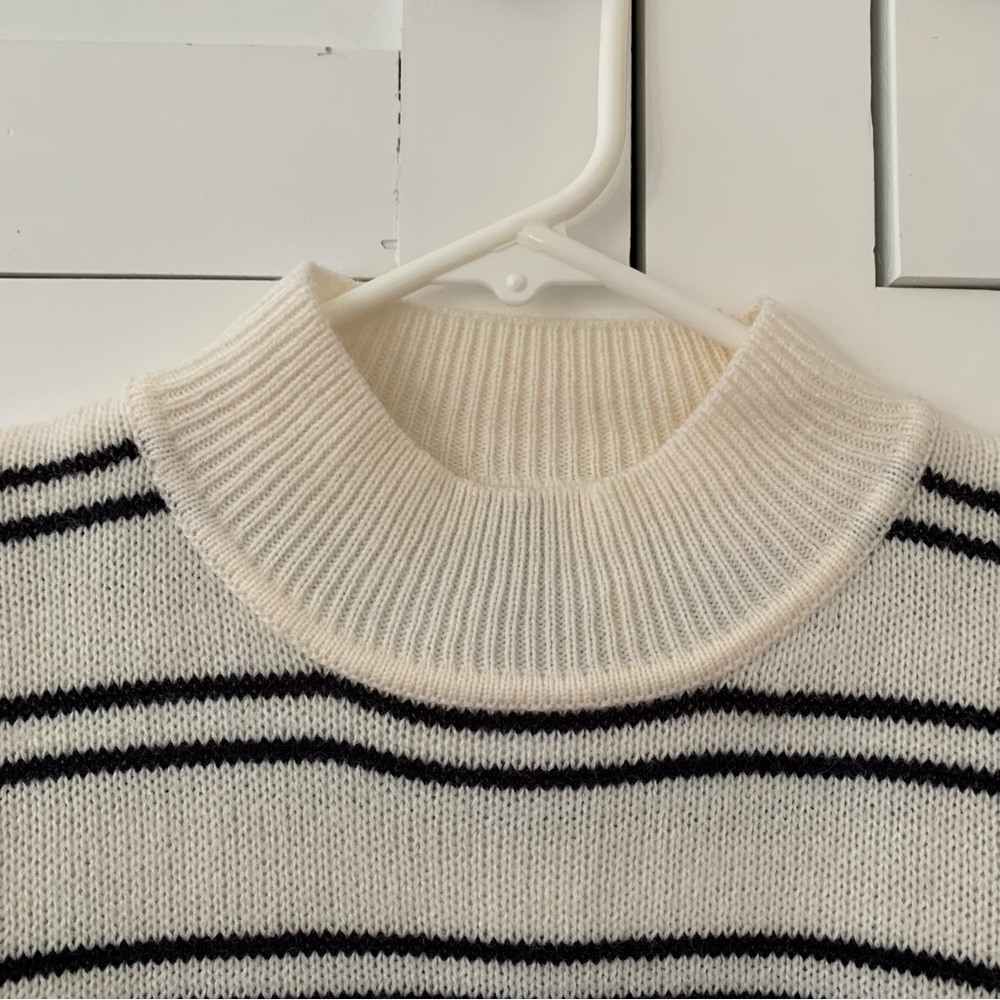 H&M Dividede Cream Black Stripe Turtle Neck Knit Long Sleeve Crop Top Size Small - Picture 3 of 7